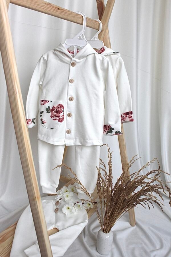 Baltais rožu komplektiņš