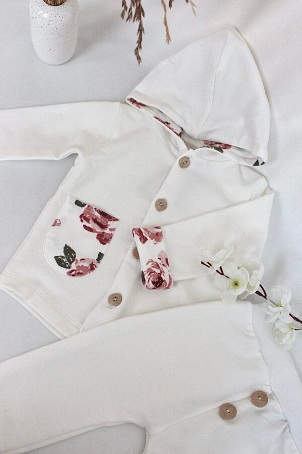 Baltais rožu komplektiņš